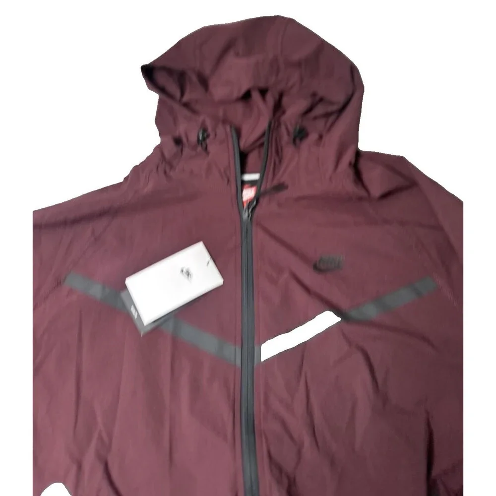 Nike Tech Woven Windbreaker Hooded Jacket Burgundy Mens Medium HM7151-652 NEW